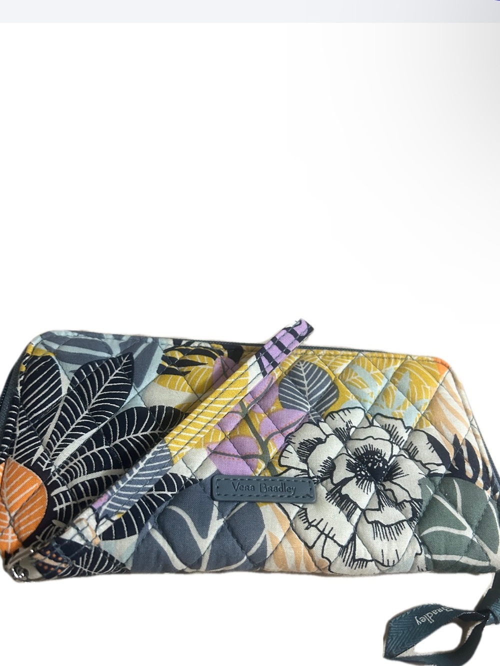 Vera Bradley Quilted Floral Wristlet and Guess Wallet EUC - Picture 2 of 6